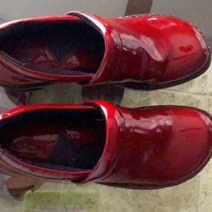 BOC Red Enclosed Clog size 8.5 excellent condition